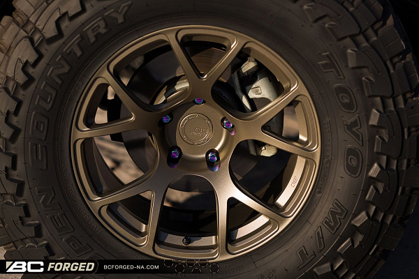 Фото дисков BC Forged RZ05 Сатиновая бронза на Jeep Wrangler III (JK)