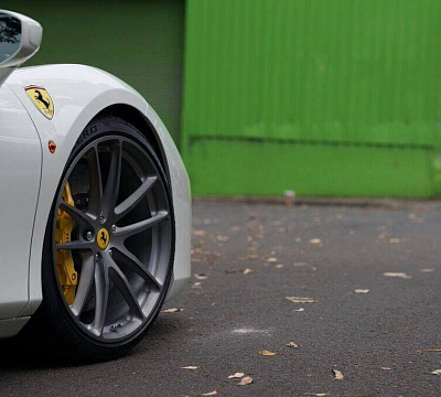 Фото дисков HRE P104 на Ferrari 488