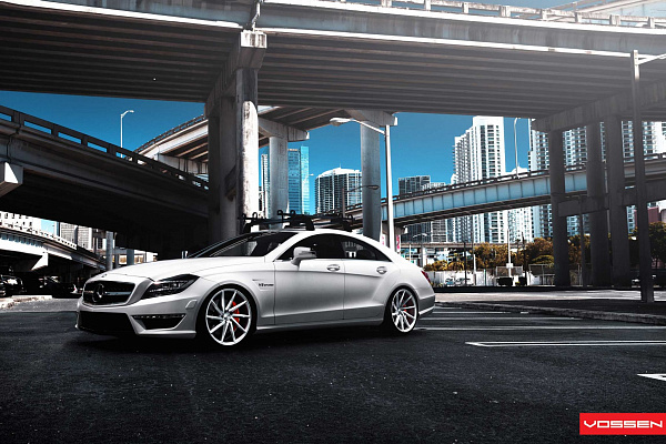 Фото дисков Vossen CVT Серебро на Mercedes-Benz CLS (C218)