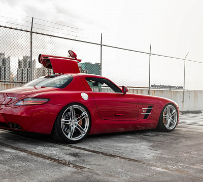 Фото дисков HRE P207 на Mercedes-Benz SLS AMG