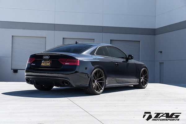 Фото дисков HRE P104 Сатиновая бронза на Audi A/S/RS 5 (8T)