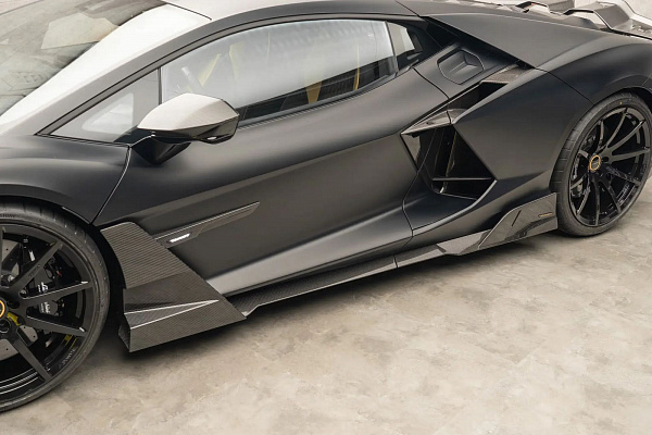 Фото дисков Mansory FV.10 Черный глянец на Lamborghini Revuelto