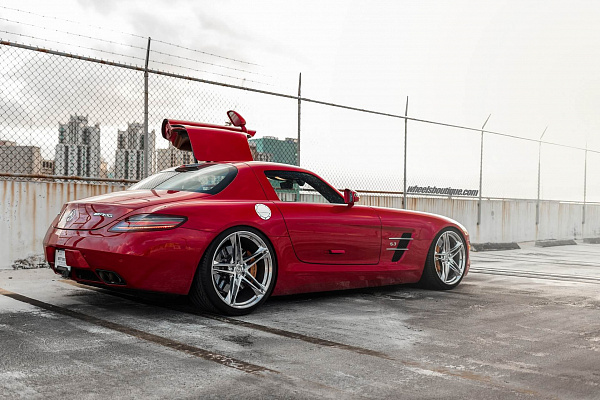 Фото дисков HRE P207 Полированный лак на Mercedes-Benz SLS AMG