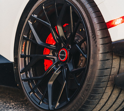 Фото дисков Brixton Forged PF10 на Lamborghini Huracan