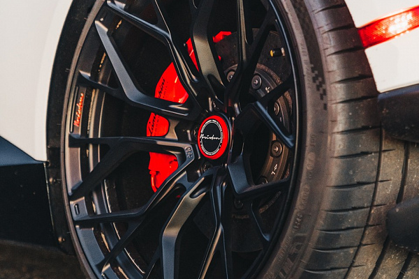Фото дисков Brixton Forged PF10 Черный сатин на Lamborghini Huracan