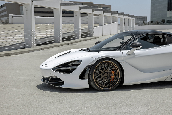 Фото дисков Rotiform LVS-M Черный сатин на McLaren 720S
