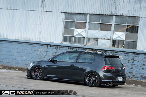 Фото дисков BC Forged HCS21 Глянцевый темный лак на Volkswagen Golf VII