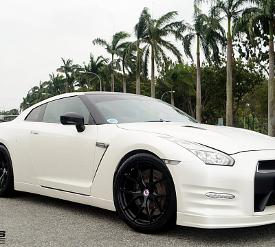 Фото дисков HRE P101 на Nissan GT-R