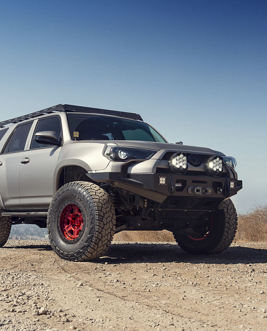 Фото дисков RENO Красный глянец на Toyota 4Runner V
