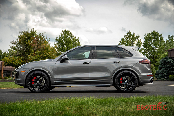 Фото дисков HRE FF11 Черный сатин на Porsche Cayenne II