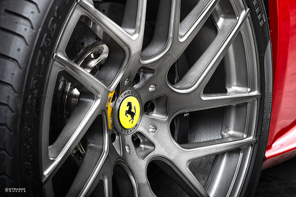 Фото дисков Strasse Wheels SM7T Deep Concave Monoblock Сатиновый тонированный лак на Ferrari F12