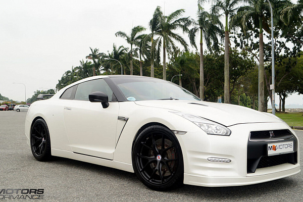 Фото дисков HRE P101 Черный сатин на Nissan GT-R
