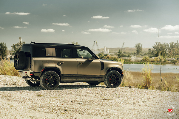 Фото дисков Vossen UV-4 Черный сатин на Land Rover Defender II