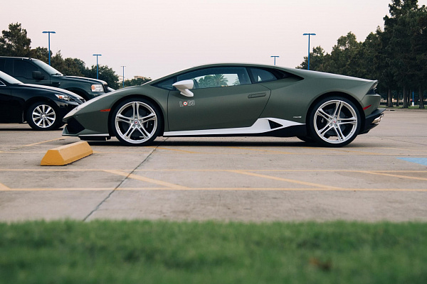Фото дисков HRE P207 Сатиновый лак на Lamborghini Huracan