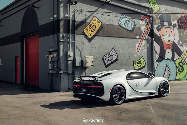 Фото дисков Anrky XR-105 Глянцевый темный лак на Bugatti Chiron