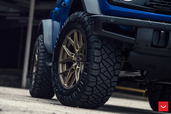 Фото дисков Vossen HF6-4 Сатиновое темное золото на Ford Bronco