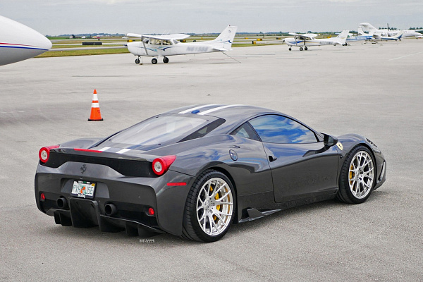 Фото дисков Strasse Wheels SM7R Deep Concave Duoblock Глянцевый лак на Ferrari 458