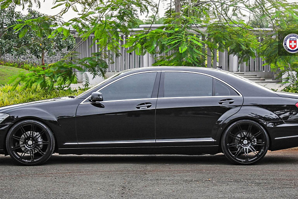 Фото дисков HRE 301M Черный глянец на Mercedes-Benz S-Class (W221)