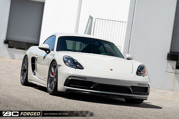Фото дисков BC Forged RZ25 Глянцевый графит на Porsche Cayman II