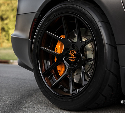 Фото дисков Strasse Wheels SM5 Deep Concave на Dodge Viper