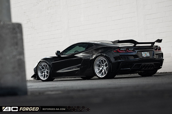 Фото дисков BC Forged HCS02 Полированный лак на Chevrolet Corvette C8
