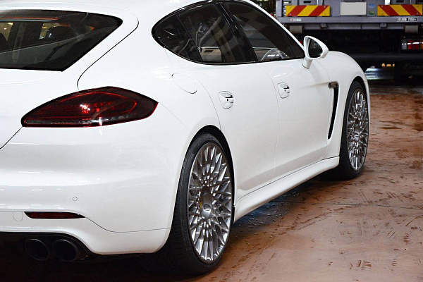 Фото дисков HRE 501M Глянцевый тонированный лак на Porsche Panamera I