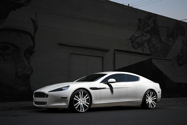 Фото дисков Savini SV35 Белый глянец на Aston Martin Rapide 2