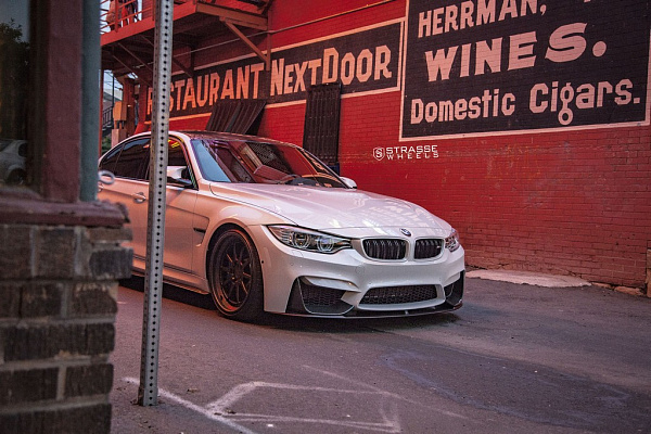 Фото дисков Strasse Wheels R10 Competition Сатиновая темная бронза на BMW 3/M3 (F3x/F80)