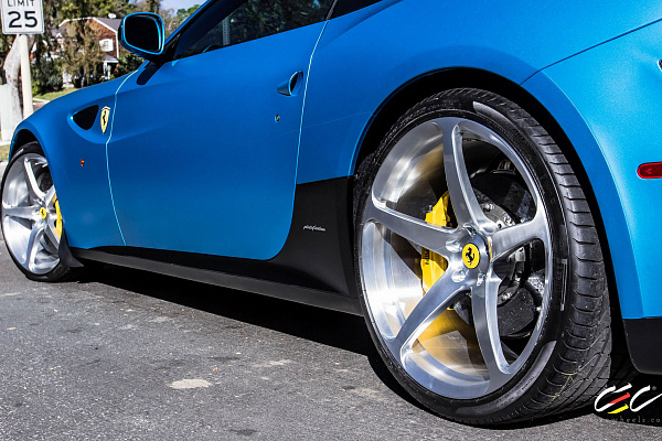 Фото дисков CEC C884 Глянцевый лак на Ferrari FF