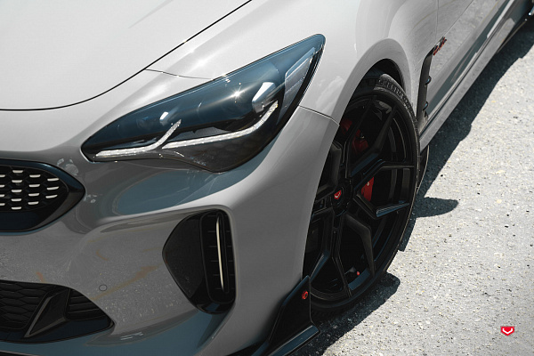 Фото дисков Vossen EVO-3 Черный глянец на Kia Stinger