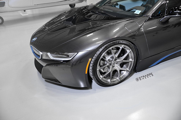 Фото дисков Strasse Wheels SM5R Deep Concave Monoblock Сатиновый темный лак на BMW i8