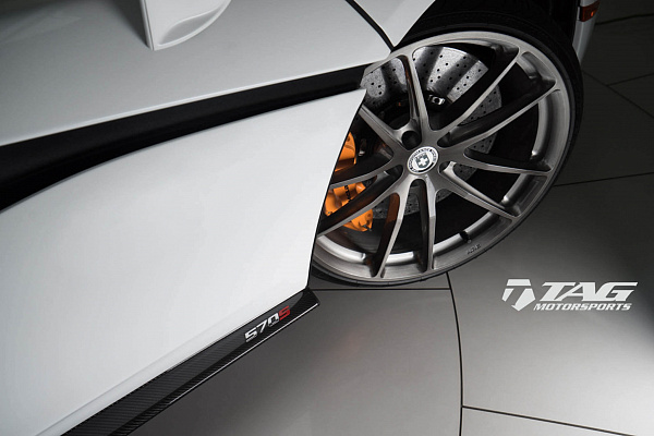 Фото дисков HRE P104 Глянцевый темный лак на McLaren 570S