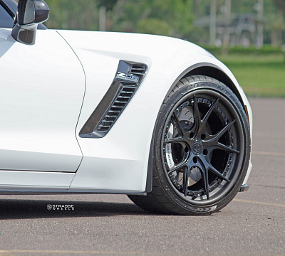 Фото дисков Strasse Wheels SM5R Deep Concave FS на Chevrolet Corvette C7