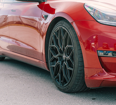 Фото дисков Vossen HF-2 на Tesla Model 3