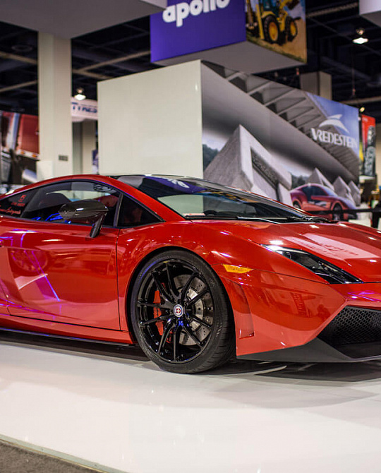 Фото дисков P104 Черный глянец на Lamborghini Gallardo