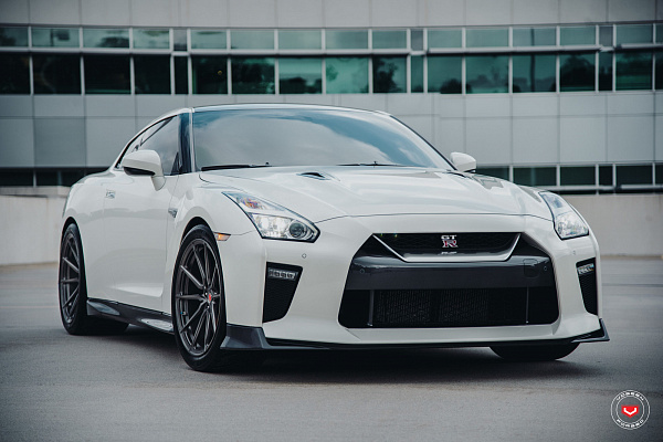 Фото дисков Vossen M-X2 Глянцевый темный лак на Nissan GT-R