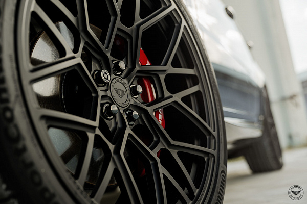 Фото дисков Vossen UV-1 Черный сатин на Land Rover Range Rover Sport II