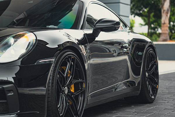 Фото дисков Brixton Forged PF12 R / RS Черный глянец на Porsche 911 VIII
