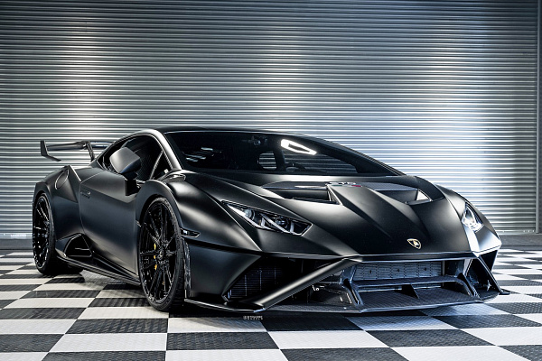 Фото дисков Strasse Wheels SV12 Deep Concave Duoblock Черный глянец на Lamborghini Huracan
