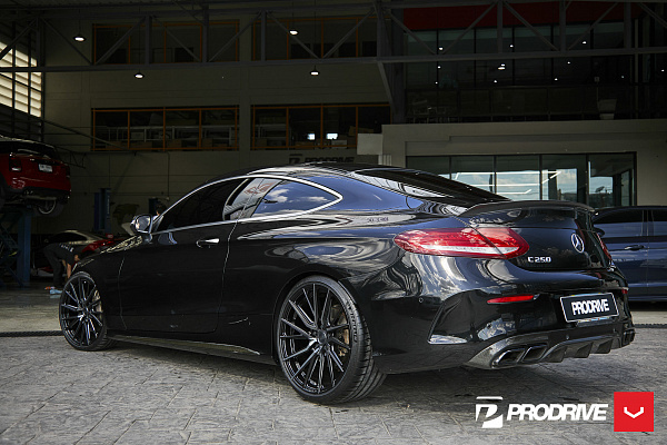Фото дисков Vossen HF-4T Глянцевый темный лак на Mercedes-Benz C-Class (W205)