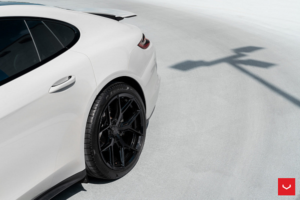 Фото дисков Vossen HF-5 Черный глянец на Porsche Panamera II
