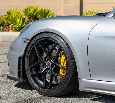 Фото дисков HRE FF11 на Porsche Cayman II