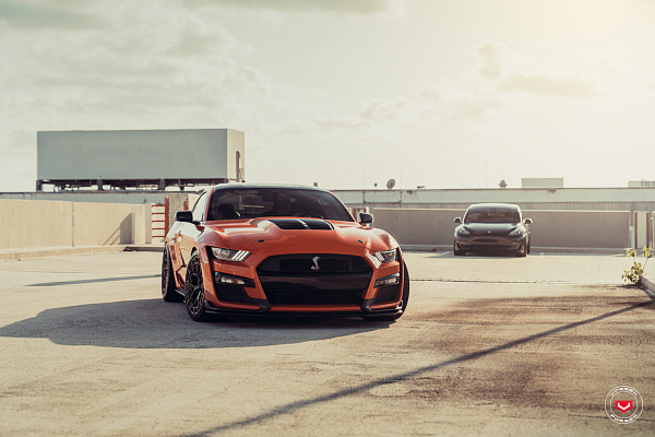 Фото дисков Vossen LC3-01 Глянцевый темный лак на Ford Mustang VI