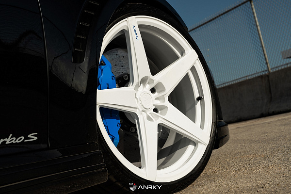Фото дисков Anrky RS5.1 Белый глянец на Porsche 911 VIII