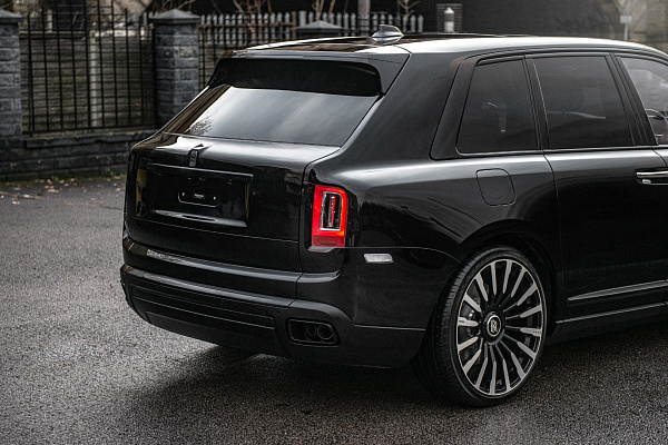 Фото дисков Kahn Type 61  на Rolls-Royce Cullinan