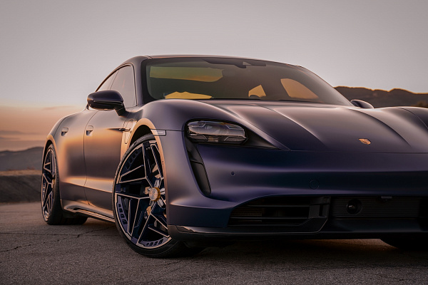 Фото дисков CEC C113 Глянцевый лак на Porsche Taycan I