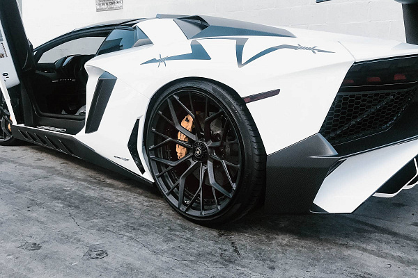 Фото дисков Brixton Forged PF10 Черный матовый на Lamborghini Aventador
