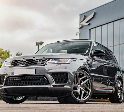 Фото дисков Kahn Type 52 RS на Range Rover Sport II