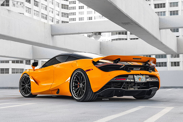 Фото дисков Strasse Wheels SV20M Deep Concave FS Черный матовый на McLaren 720S