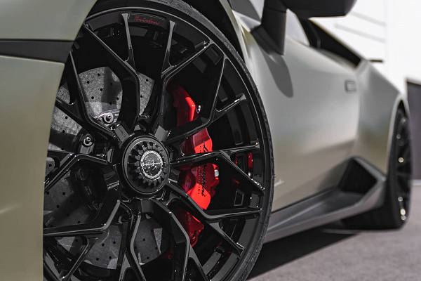 Фото дисков Brixton Forged PF10 Черный глянец на Lamborghini Huracan